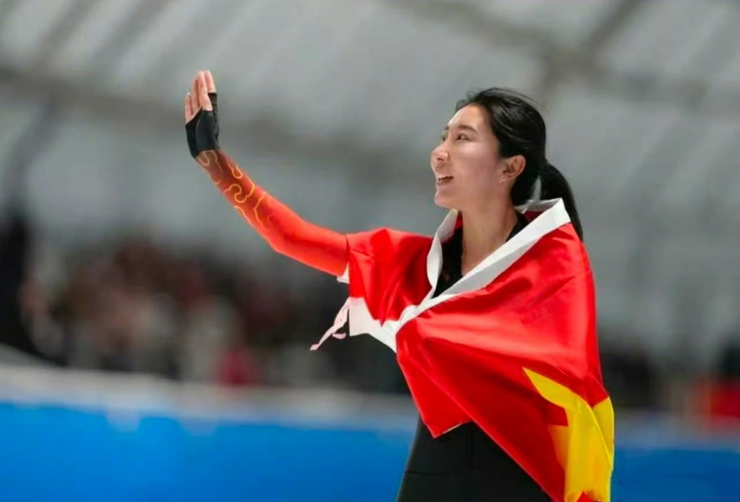 半岛官方体育登录入口-运动员在赛场上呈现出顶级水平