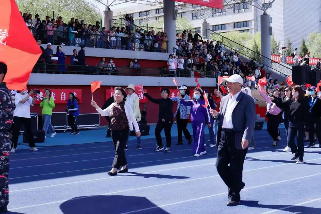 半岛体育官网-亚洲运动健儿发挥中流砥柱之作，争夺头名！