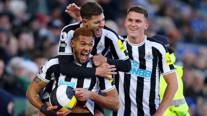 半岛体育官网首页-水晶宫主场战平埃弗顿，保级气氛浓